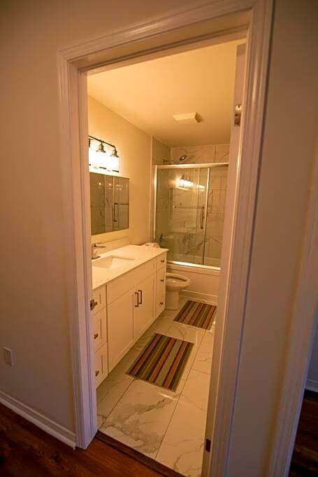 Executive 3 Bedroom townhouse close to the Lake