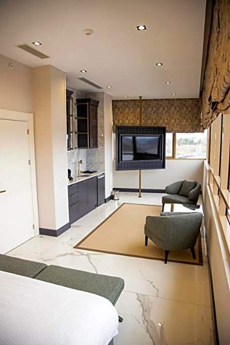 Hilly Hotel