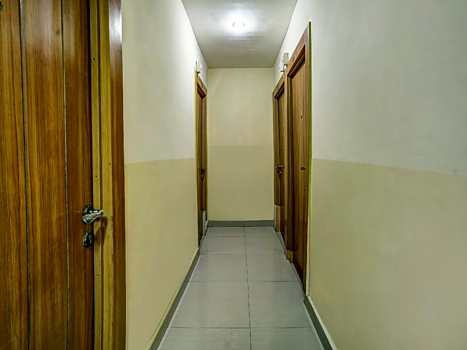 OYO 90158 Hotel Lendosis Perintis Kemerdekaan