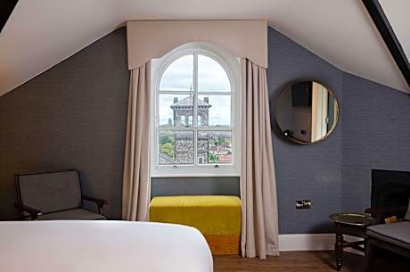 Knavesmire Attic Suite