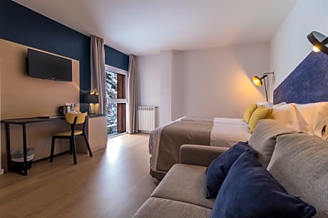 QUADRUPLE ROOM (4 ADULTS)