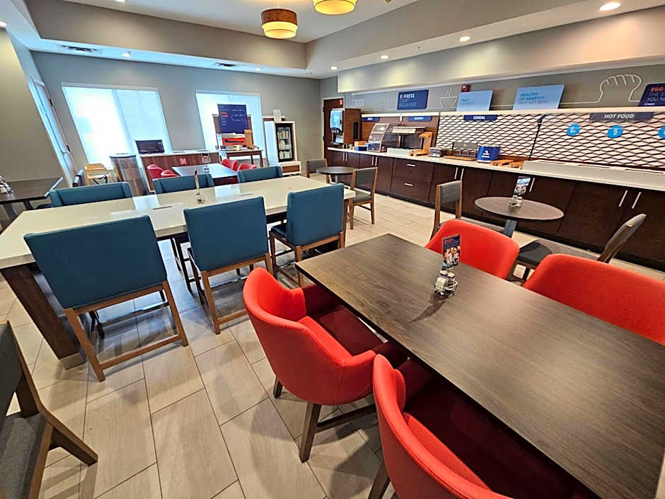 Holiday Inn Express Hotel & Suites Cincinnati-Blue Ash By IHG