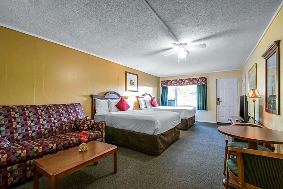 TiltonLodge Inn & Suites