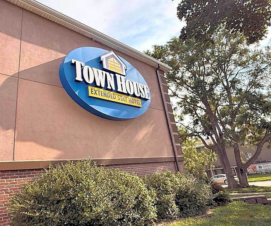 TownHouse Extended Stay Hotel Downtown