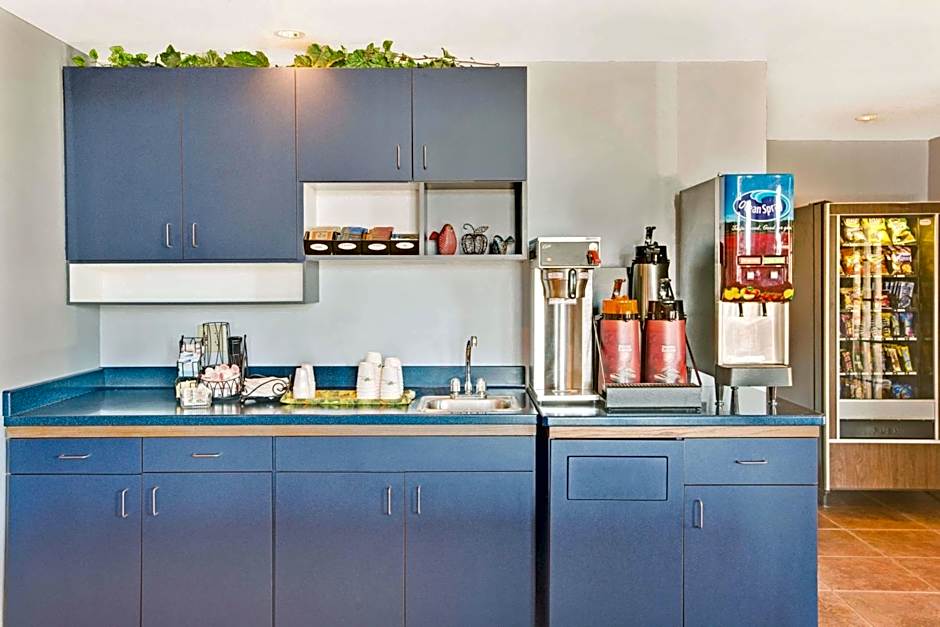 Travelodge by Wyndham Rapid City