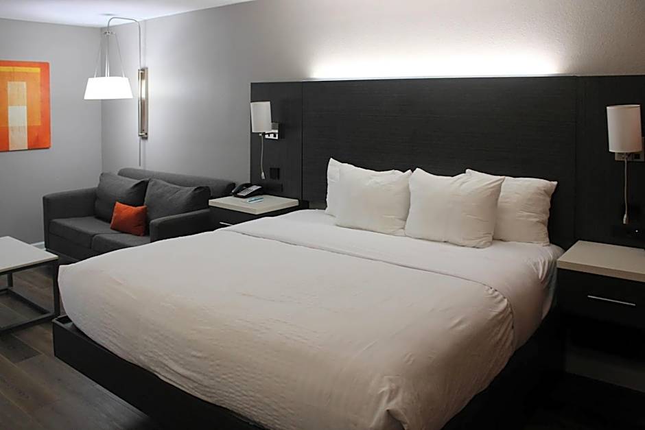 Clarion Pointe Marshall