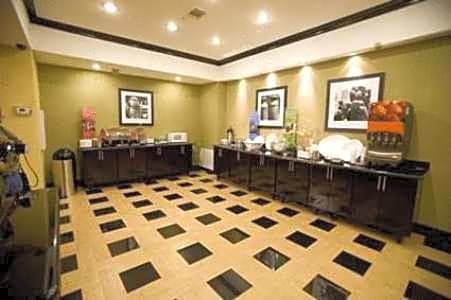 Hampton Inn & Suites Dallas-DeSoto