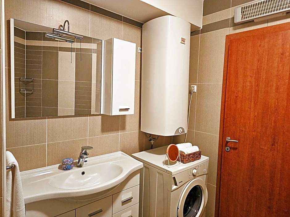 Apartment Mirna, 2-bedroom Apartment, Overlooking the Beach