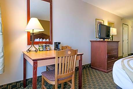 Queen Room with Two Queen Beds -Non- Smoking