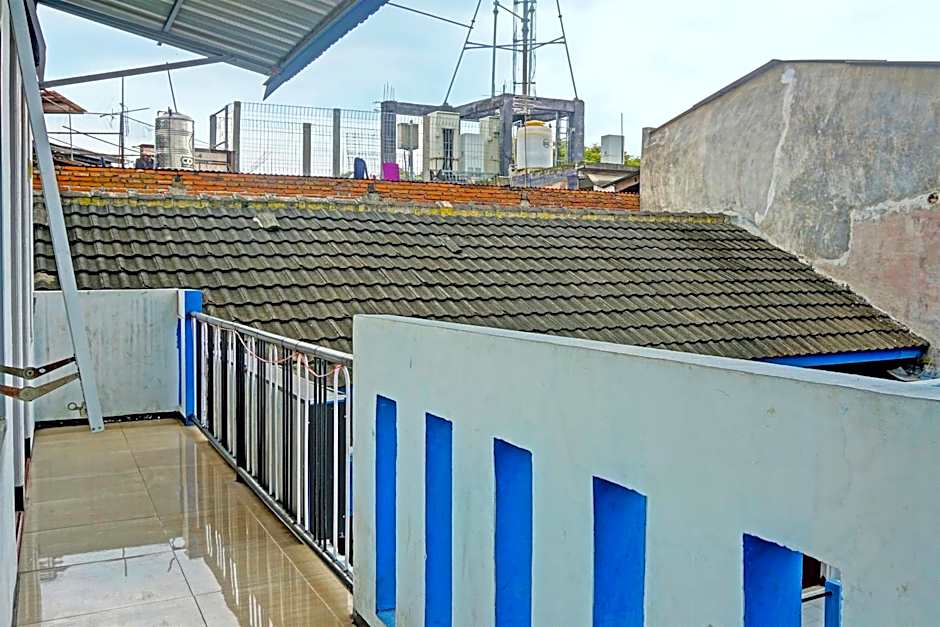 OYO Life 1711 Serayu Sumbersari Residence