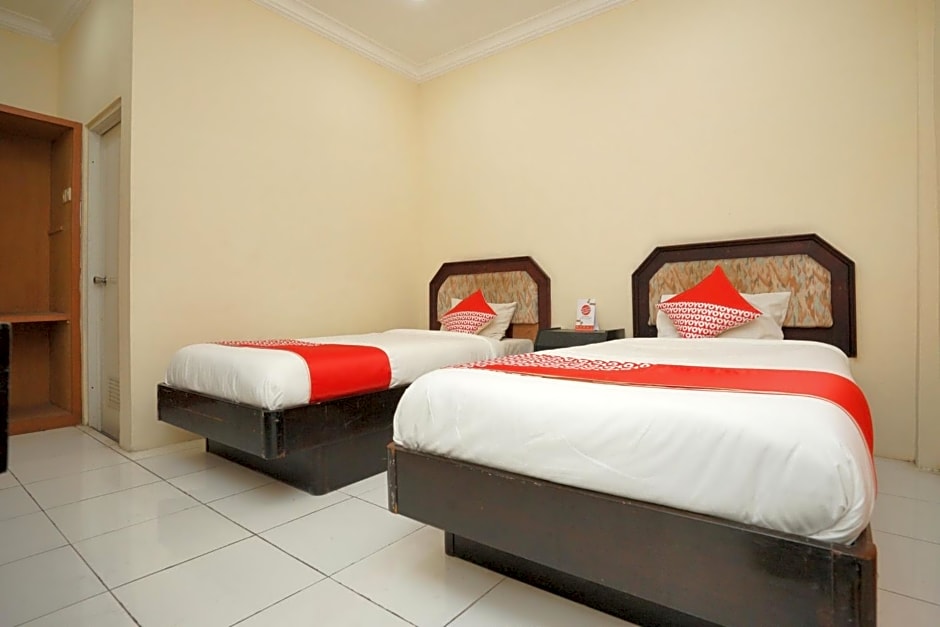 OYO 2003 Female Guest House