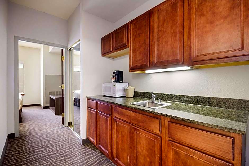 Clarion Pointe Charleston - West Ashley
