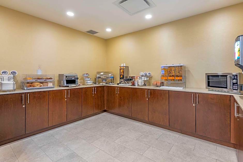 Comfort Inn & Suites