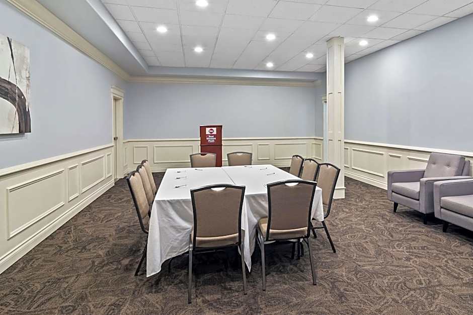 Best Western Plus Pitt Meadows Inn & Suites