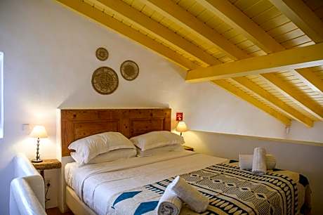 One-Bedroom Country House with Patio