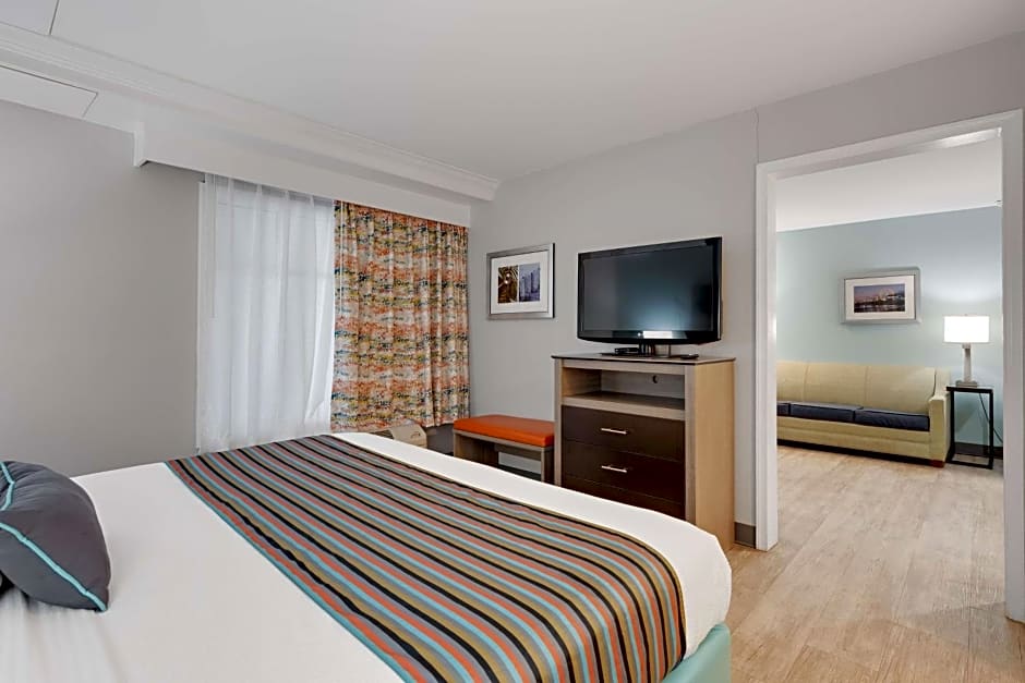 Best Western Plus Holiday Sands Inn & Suites