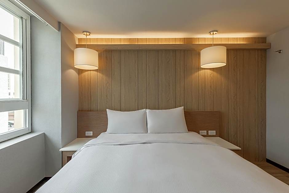 Kindness Hotel Tainan Chihkan Tower