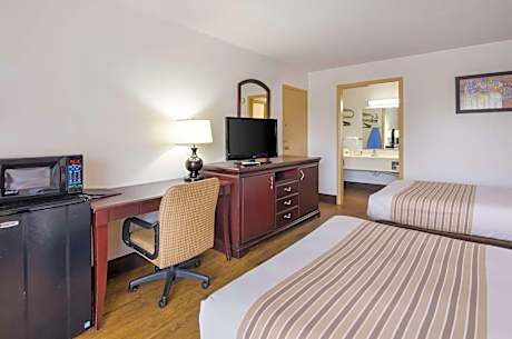 Queen Room with Two Queen Beds - Non-Smoking