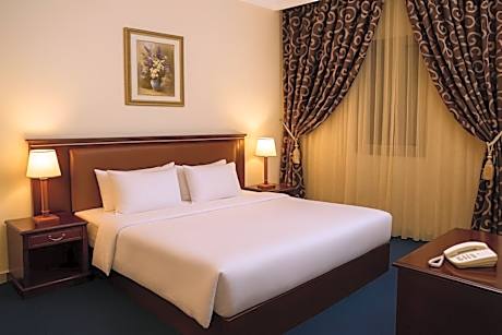 Studio Standard King Room with Bathtub