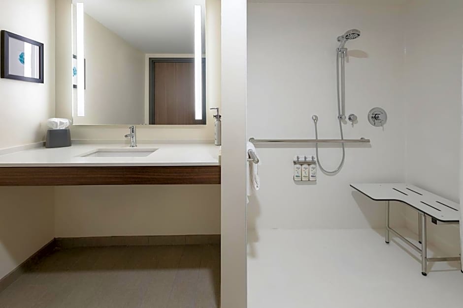 Holiday Inn & Suites Richmond West End By IHG