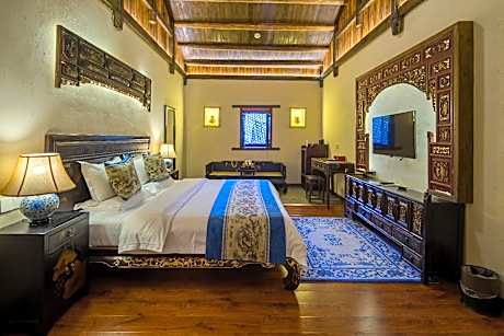 Deluxe king bed room