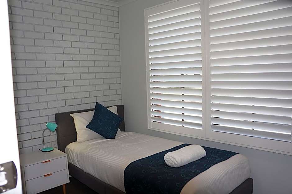 Waves Motel and Apartments formerly Comfort Inn International