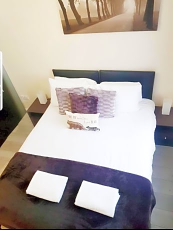 Standard Twin Room with Shared Bathroom