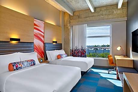 Splash, Guest room, 2 Queen, Pool view