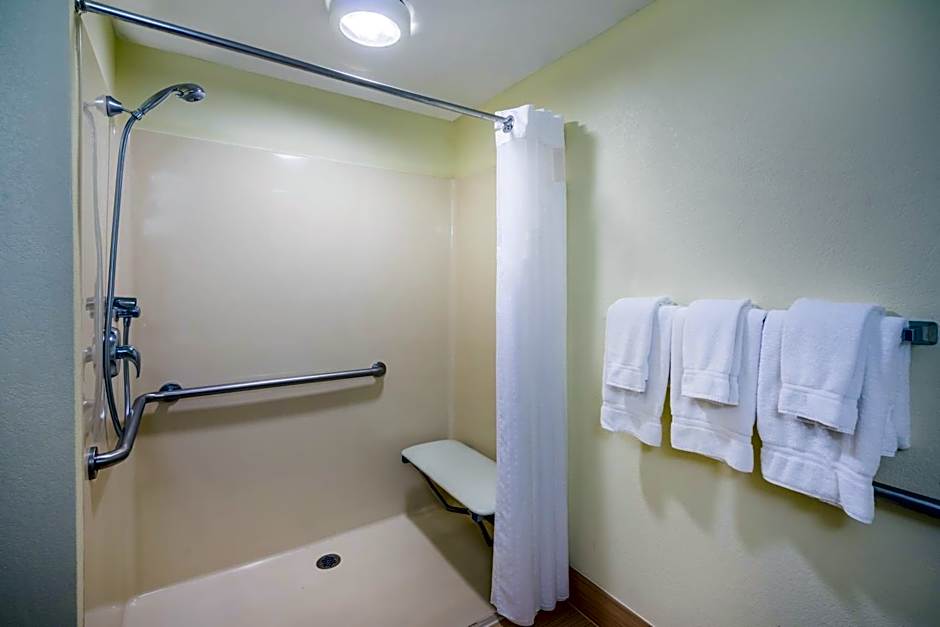 Holiday Inn Express Hotel & Suites-North East By IHG