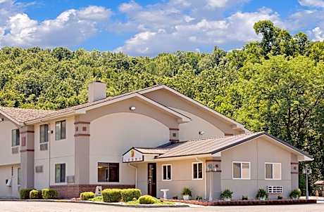 Super 8 by Wyndham Elkins