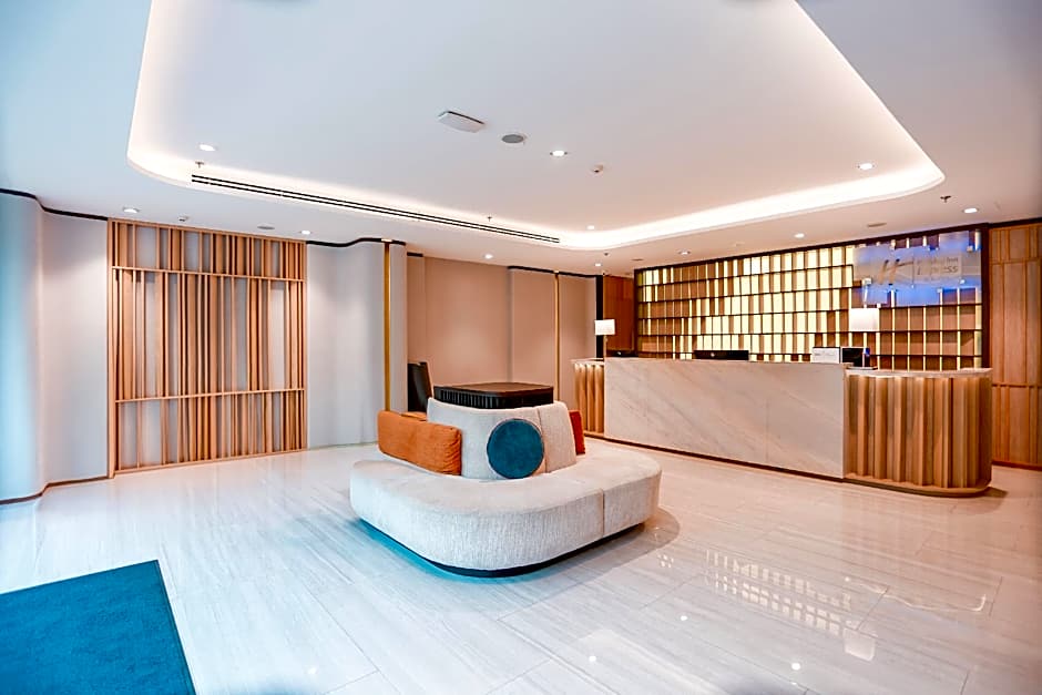 Holiday Inn Express And Suites Bangkok Central Pier By IHG