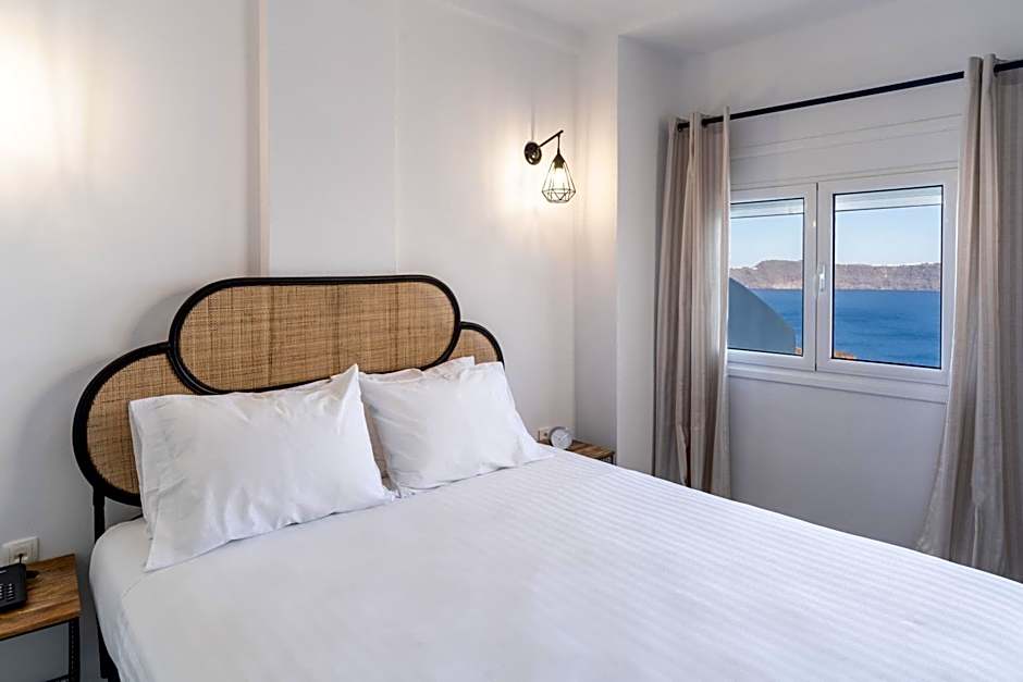 Evanthia Best View Thirassia Island Hotel