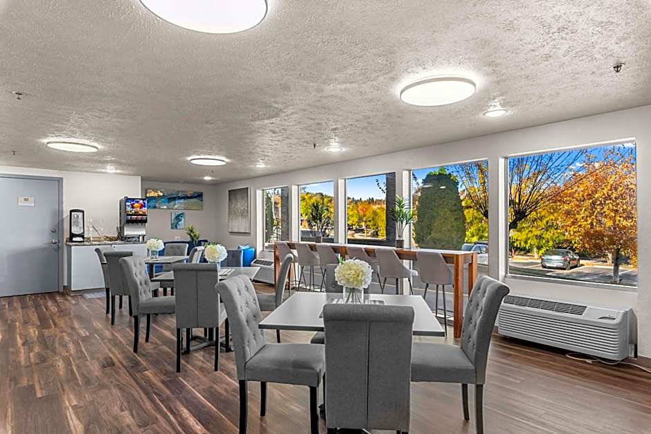 Clarion Pointe Wenatchee