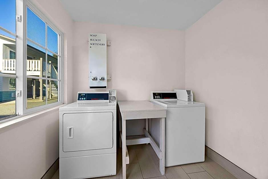 Super 8 by Wyndham Crescent City