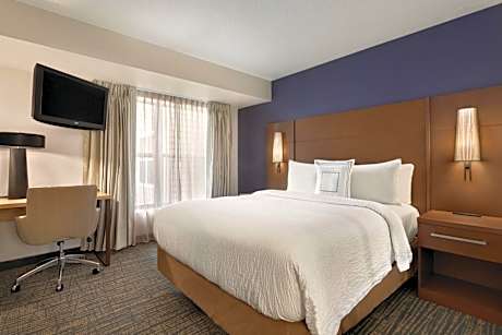 Two-Bedroom Queen Suite with Roll-In Shower - Mobility Accessible