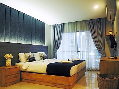 Superior King Room with Bathtub