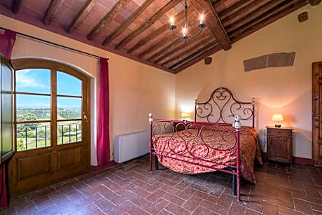 Four-Bedroom Deluxe Apartment