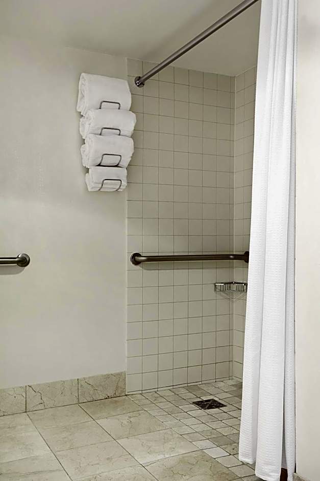 Renaissance by Marriott Newark Airport Hotel