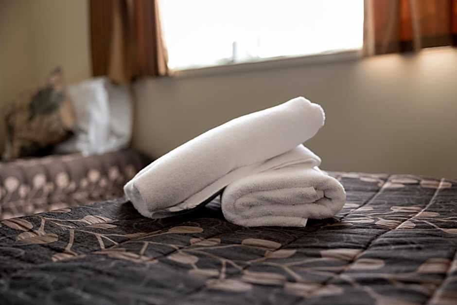Birchwood Spa Motel