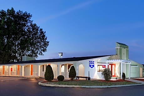 Rodeway Inn & Suites
