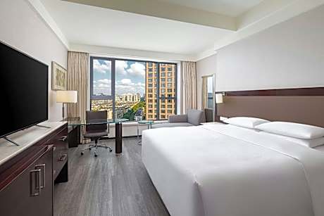 Deluxe Room, 1 King Bed, City View