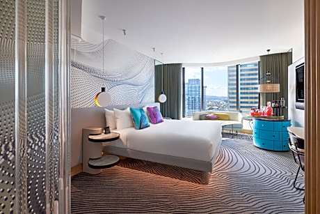 King Room with Partial River View and High Floor – Deluxe King