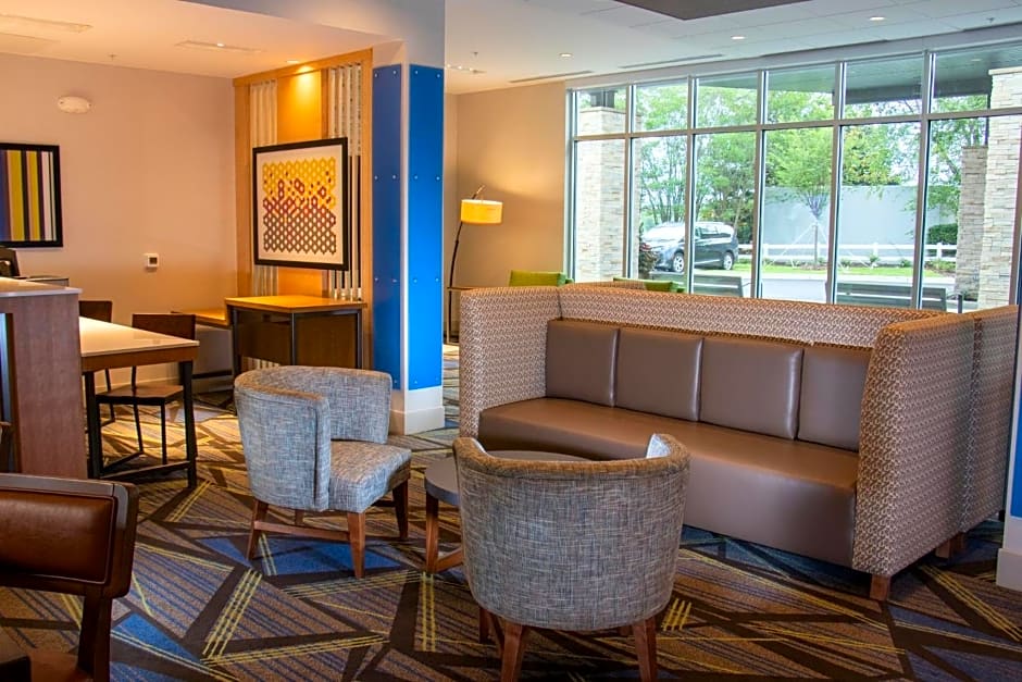 Holiday Inn Express and Suites Tuscaloosa East Cottondale