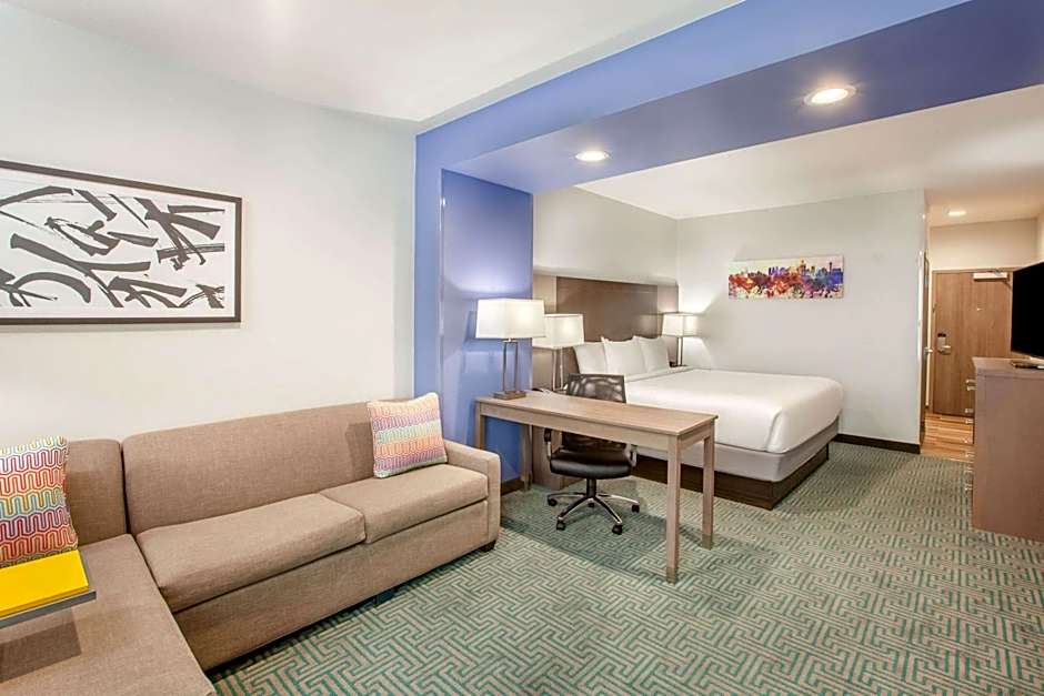La Quinta Inn & Suites by Wyndham Dallas - Duncanville