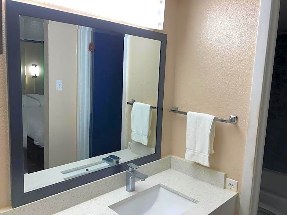 Travelers Inn and Suites Wharton