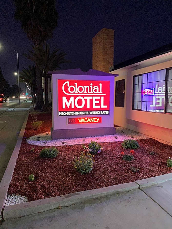 Colonial Motel