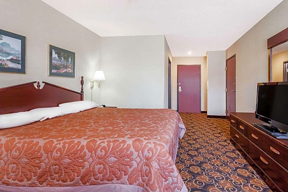 Super 8 by Wyndham Evansville North