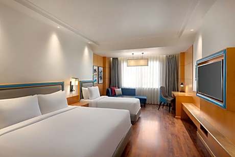 1 King Bed and 1 Single Bed, Non-Smoking