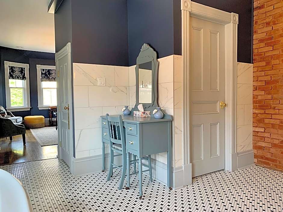 Slaymaker & Nichols Gastro House & Inn