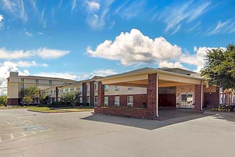 Comfort Inn & Suites Red Oak - Dallas Area